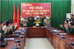 Bàn giao chức vụ Chính ủy Trường Quân sự Quân khu